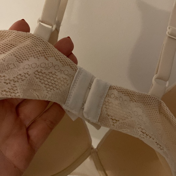 GILLIAN & OMALLY padded nude lace overlay bra 36D shape lift - Picture 2 of 3